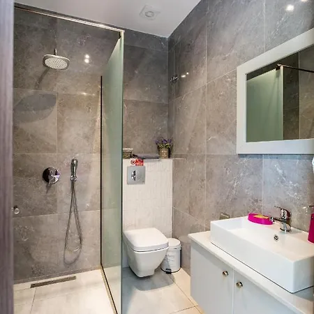 Iria's Luxury