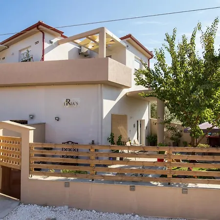 Iria's Luxury Apartman Limenária