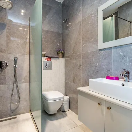 Iria's Luxury Limenária