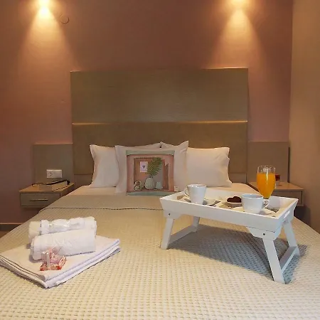 Iria's Luxury Апартамент *
