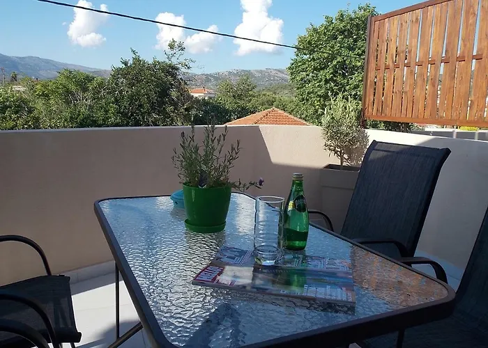 Iria's Luxury Апартаменты